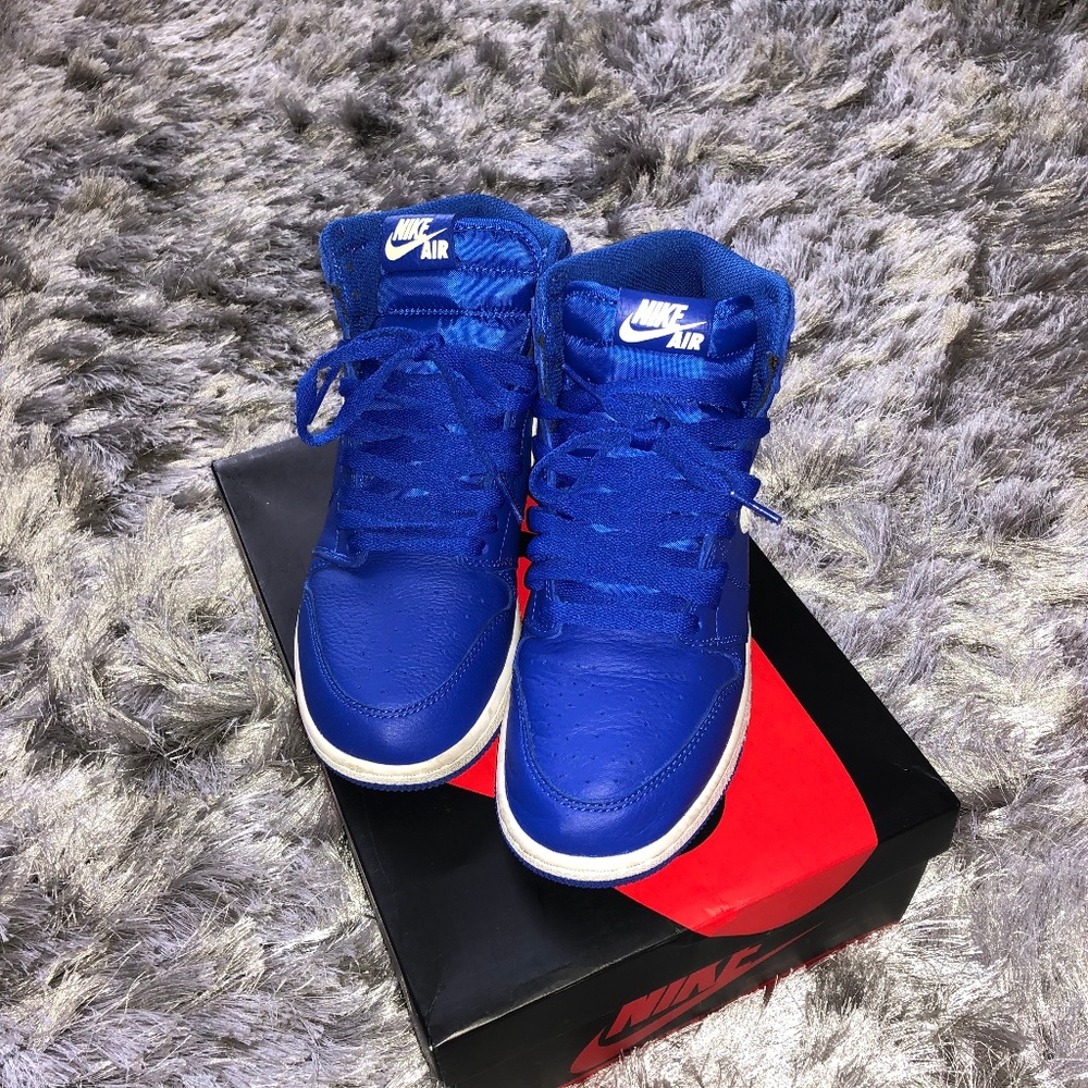 Jordan 1 Hyperroyal Size 5 Y